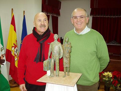 20070109101036-escultura-emigrantes.jpg