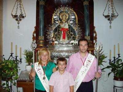 20080918120856-nuevos-hermanos-mayores-virgen-cabeza.jpg