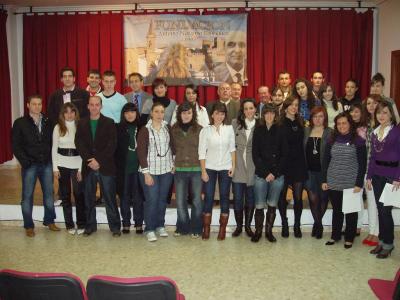 20081121105143-copia-de-entrega-de-becas-fundacion-antonio-navarro.jpg