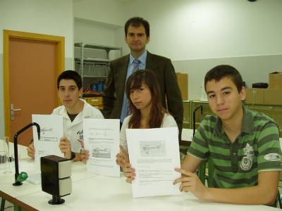 20090507180359-alumnos-de-lopera-finalistas-concurso-espacial.jpg