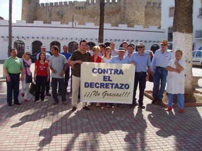 20100601112440-copia-de-funcionarios-contra-el-decretazo.jpg