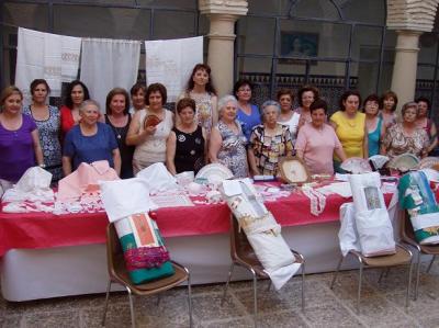 20100705172633-copia-de-exposicion-taller-encajes-de-bolillos.jpg