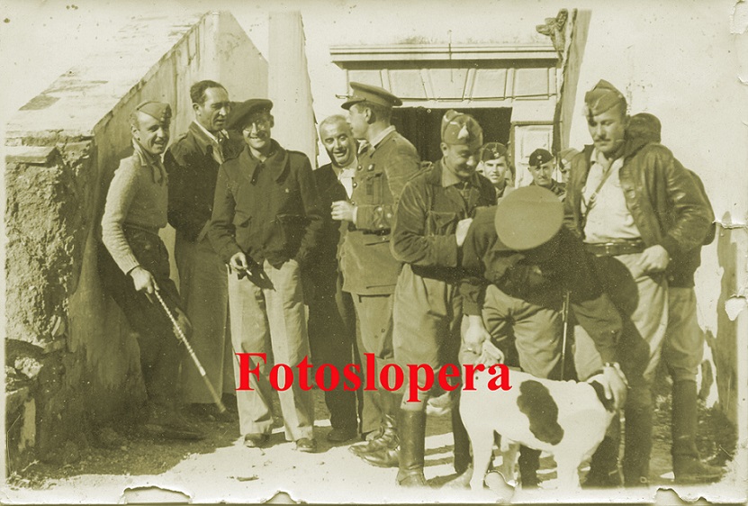 20150704163900-mandos-nacionales-en-las-bodegas-valenzuela.-1938-copia.jpg